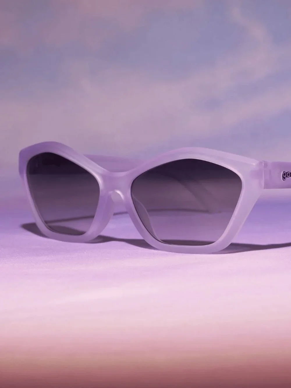 DECO G - Black Cherry Bombe Sunglasses - Picture 1 of 2